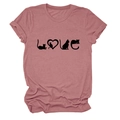 Détail de l'imprimé chat en forme de cœur et lettrage LOVE sur un t-shirt en coton rose fané - S / Haut / Or Rose (Police Noire)