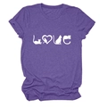 Détail de l'imprimé LOVE avec silhouettes de chats blancs sur un T-shirt violet - S / Haut / Violet (Police Blanche)