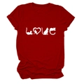 Vue détaillée du t-shirt rouge en coton avec imprimé chat love blanc et col rond - S / Haut / Rouge (Police Blanche)
