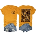 Vue à plat du dos du t-shirt jaune gingembre et de l'ensemble short en jean vieilli - Jaune Moutarde/Police Noire