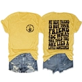 Dettaglio fronte e retro di una t-shirt gialla con slogan e shorts in jeans blu - S / Giallo / Carattere Nero