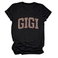 Détail des lettres GIGI avec imprimé léopard sur un t-shirt noir à col rond en coton - S / Noir