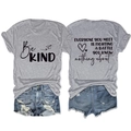 T-shirt gris imprimé Be KIND et short en jean déchiré sur fond blanc en vue à plat - Gris Clair (Police Noire)