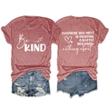 Ensemble t-shirt rouge chiné imprimé Be KIND et short en jean, vue de face et de dos - Or Rose (Police Blanche)