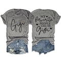 Dettaglio fronte e retro della t-shirt grigia Gigi con stampa grafica a cuore personalizzata - S / Grigio Scuro (Grafica Nera)