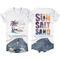 Detailansicht Vorder- und Rückseite weißes V-Ausschnitt T-Shirt mit Sun Salt Sand Print - S / Weiß