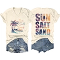 Beiges V-Ausschnitt T-Shirt mit Sun Salt Sand Strandprint und Used-Look Denim-Shorts - S / Sandfarben