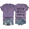 T-shirt violet à col en V avec imprimé Hospice et short en jean vieilli à plat - Violet (Graphique noir)