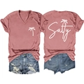 Dettaglio della stampa palme salty fronte e retro su T-shirt scollo a V e shorts in denim - S / Oro Rosa (Carattere Bianco)