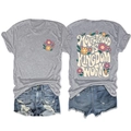 Vista dettagliata del retro della t-shirt grigia con stampa floreale Motherhood Is Kingdom - S / Grigio chiaro