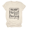 Dettaglio della maglietta beige in cotone con la stampa dello slogan you don't have to - S / Sabbia (Font Nero)