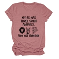 Détail du t-shirt lilas doux avec graphismes d'animaux humoristiques et texte imprimé - Or Rose (Texte Noir)