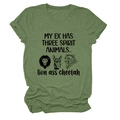 Détail du t-shirt col rond vert armée avec impression de texte graphique créatif - Vert Olive (Texte Noir)
