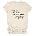 Dettaglio della maglietta crema girocollo con slogan LOVE THEM e maniche risvoltate - S / Sabbia (Carattere Nero)
