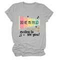 Gros plan d'un T-shirt gris avec imprimé xylophone coloré et texte Do Re Mi - S / Gris clair