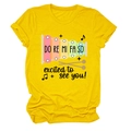 Gros plan d'un t-shirt jaune avec imprimé xylophone et texte Excited to see you - S / Jaune