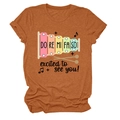 Gros plan d'un T-shirt caramel avec motif xylophone arc-en-ciel et texture de tissu fine - S / Lettres Noires avec Graphique / Orange Brûlé