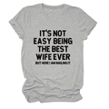 Détail de la manche retroussée et de l'imprimé sur le t-shirt décontracté gris chiné - Gris Clair (Texte Noir)