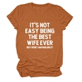 Détail de l'imprimé blanc sur le T-shirt femme col rond rouge rouille en coton décontracté - Orange Brûlé (Texte Blanc)