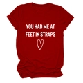 Flachbild-Detail eines roten T-Shirts aus Baumwolle mit weißem Aufdruck YOU HAD ME AT FEET - S / Oberteile / Rot (Weiße Schrift)