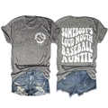 Dettaglio della stampa Baseball Auntie sulla trama del tessuto grigio mélange della t-shirt - S / Baseball Auntie (Testo Bianco) / grigio scuro