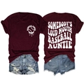 T-shirt bordeaux baseball auntie à plat, vue arrière avec slogan rétro en texte blanc - Rouge Vin (Police Blanche)