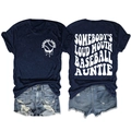 Détail du t-shirt bleu marine avec le slogan Somebody's Loud Mouth Baseball Auntie - Bleu Marine (Police Blanche)