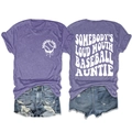 Détail avant et arrière du t-shirt violet Baseball Auntie avec lettrage artistique blanc - Violet (Police Blanche)