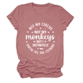 Nahaufnahme von malvenfarbenem Baumwoll-T-Shirt mit weißem NOT MY CIRCUS Grafikdruck - S / Roségold (Weiße Schrift)