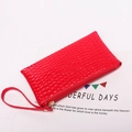 Elegante rote Clutch aus PU-Leder mit Kroko-Muster, goldenem Reißverschluss und Schlaufe - Rot