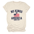 Détail de l'imprimé No Kings In America 1776 sur t-shirt crème à col rond - S / Sable