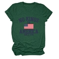 Détail d'un t-shirt en coton vert foncé avec slogan NO KINGS IN AMERICA et manches retroussées - S / Vert Vintage