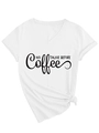 Détail d'un t-shirt blanc col en V avec imprimé NO TALKIE BEFORE COFFEE et nœud latéral - S / Blanc