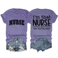 Gros plan de t-shirts violets avec slogan d'infirmière et shorts en jean bleu délavé - S / Violet (Police Noire)