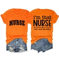 Vues avant et arrière d'un t-shirt orange slogan infirmière avec short en jean - S / Orange