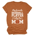 Détail du t-shirt orange baseball player mom montrant l'imprimé blanc et le tissu en coton - Orange Brûlé (Texte Blanc)