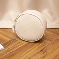 Borsa a tracolla rotonda trapuntata beige con catena e nappa laterale alla moda - Bianco