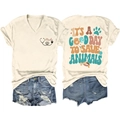 Dettaglio retro della t-shirt scollo a V con stampa It's A Good Day To Save Animals - S / Sabbia