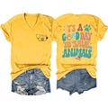 Vista fronte e retro della t-shirt gialla con scollo a V e stampa animale e pantaloncini - S / Giallo