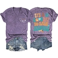 Détail du t-shirt violet à col en V avec imprimé d'animaux et un short en jean bleu - Violet