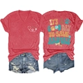Détail du t-shirt rouge à col en V avec imprimé graphique et short en jean bleu délavé - Rouge