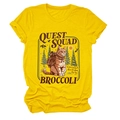 Dettaglio dell'illustrazione del gatto Quest Squad su una maglietta gialla - Taglia S / Giallo