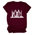 Detail eines burgunderroten Baumwoll-T-Shirts mit drei weißen Cartoon-Esel-Grafiken - Weinrot (Weißen Text)