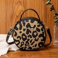 Kleine ronde crossbody tas met bruine luipaardprint en metalen Sunnycity-logo - Zwart