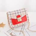 Damen Schultertasche mit Karomuster, roter Klappe in Reptil-Optik und goldener Kette - Rot
