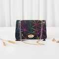 Borsa a tracolla nera con motivi geometrici colorati e chiusura girevole dorata - Nero Metallico