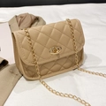 Bolso bandolera acolchado caqui con cadena dorada y cierre giratorio - Caqui