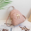 Kleiner rosa Rucksack aus gestepptem PU-Leder mit goldenem Schwan und Quasten - Rosa