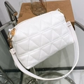 Sac bandoulière blanc avec motif matelassé en triangle et détails en métal doré - Motif Rhombique 2 / Blanc Matelassé Style 2