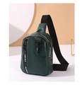 Dettaglio della borsa a tracolla in pelle PU verde scuro con cerniera Fitright sport - Verde Scuro